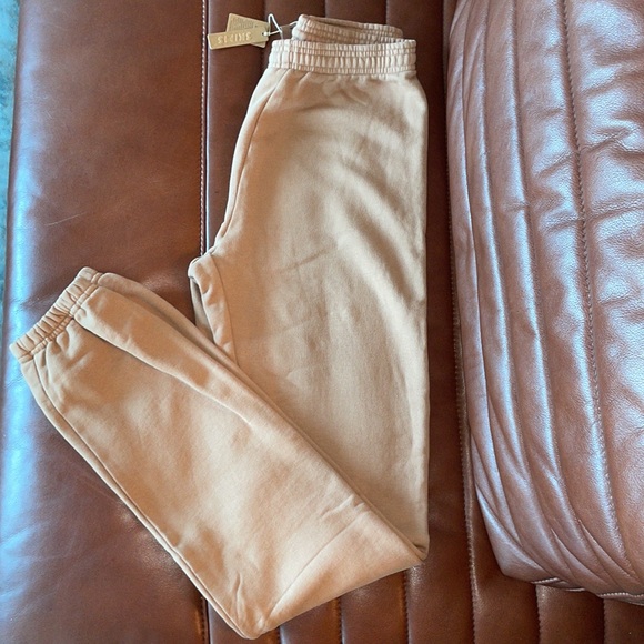 SKIMS Cotton Fleece Jogger (color: Tigers eye) - Picture 9 of 13